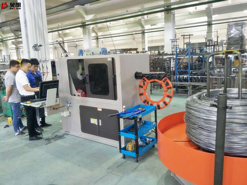 貝朗碳鋼折彎?rùn)C(jī)在常熟客戶(hù)處的培訓(xùn)火熱進(jìn)行中！