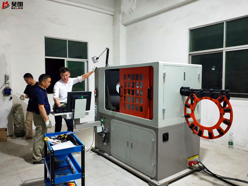 夜深，您依然奮斗在工作崗位上